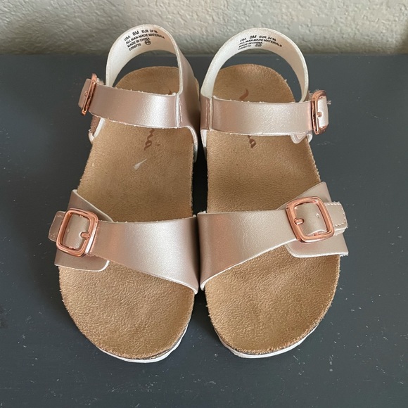 *new* toddler sandals - Picture 1 of 3